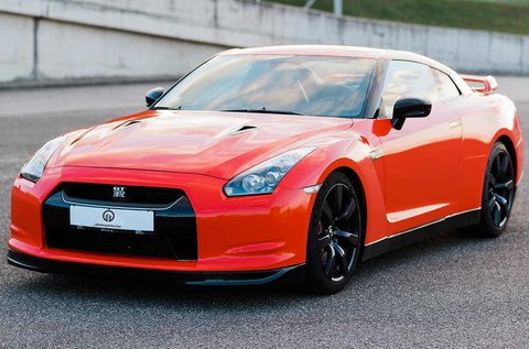 6 körös Nissan GT-r sportautó vezetés