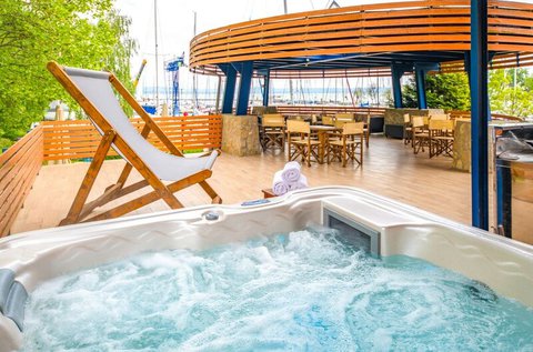Őszi pihenés a Balaton partján