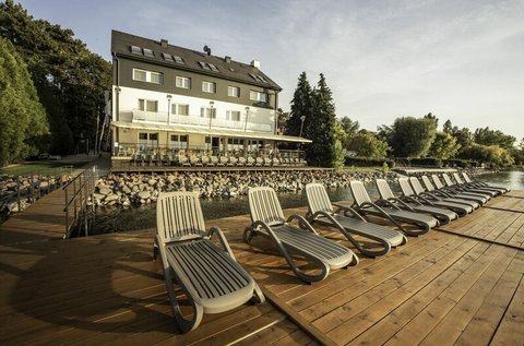 Zavartalan lazítás a Balaton partján