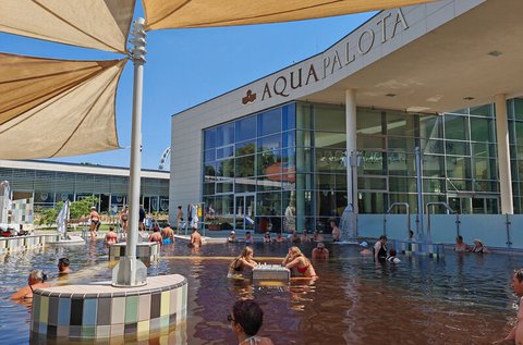 Relaxáló fürdőzés Gyulán fürdőbelépővel