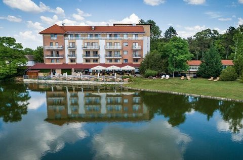 Tóparti pihenés Gyopárosfürdőn