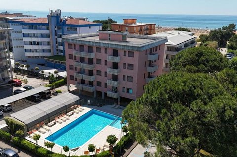 Nyári fürdőzés Bibione tengerpartján 5 főre