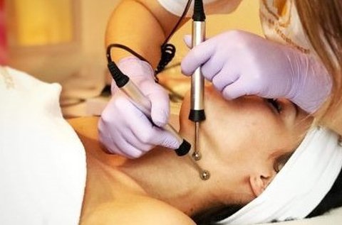 Arckontúrozó, feszesítő kezelés mimikai ráncokra