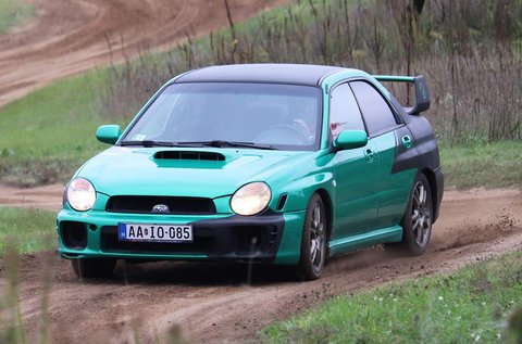 Subaru Impreza WRX STi rally versenyautó vezetés