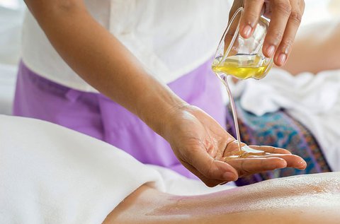 Meleg olajos testmasszázs 60 percben