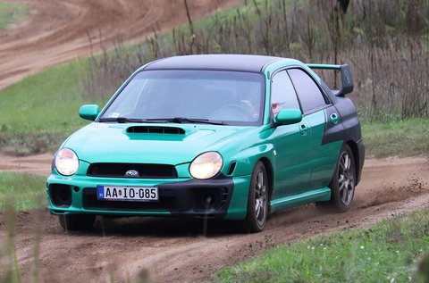 Subaru Impreza WRX STi rally versenyautó vezetés