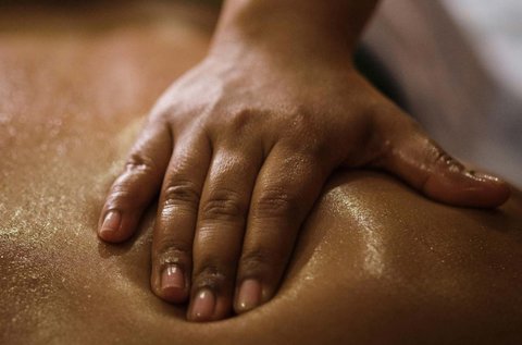 60 perces Béke Szigete olajos testmasszázs