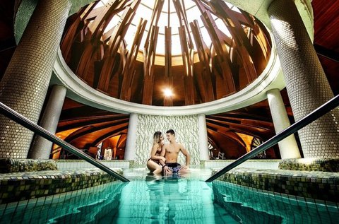 Tavaszi fürdőzés Zalakaroson