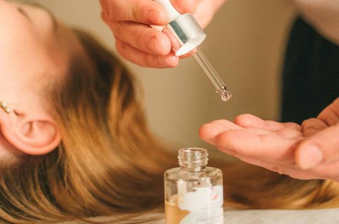 Melegolajos hátmasszázs 60 percben