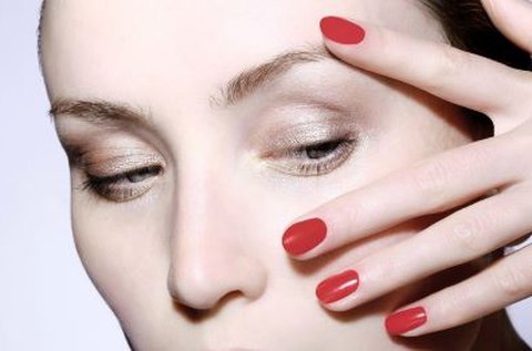 HIFU PEN fiatalító kezelés szemkörnyéken