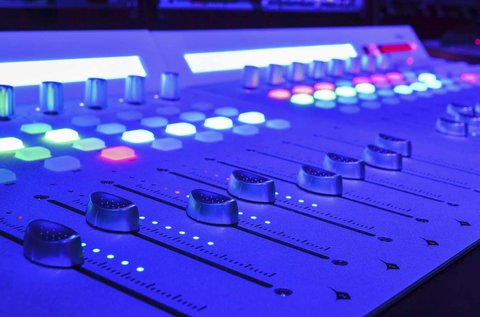 Éneklés egy profi hangstúdióban