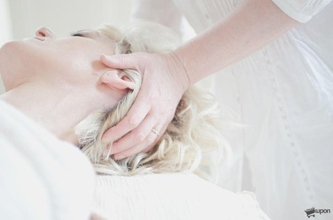 Shiro Abhyanga indiai arc‑ és fejmasszázs