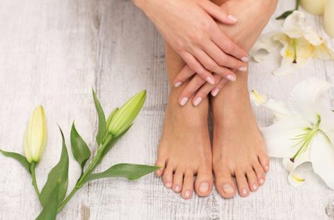 Gyógypedikűr lakkozással