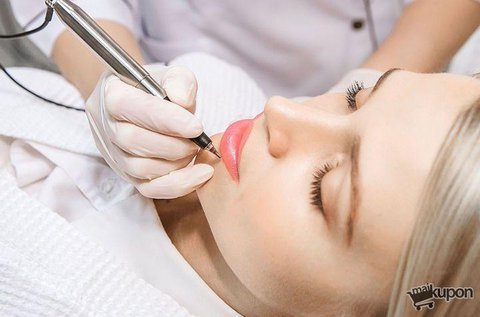 Félsatíros szájkontúr tetoválás