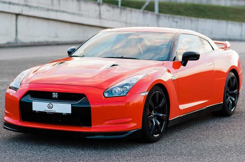 Nissan GT-r sportautó vezetés 2 körön át