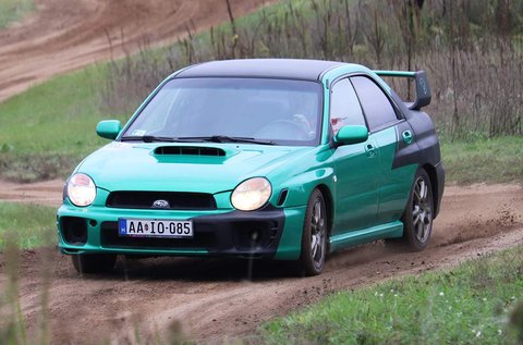Subaru Impreza WRX STi rally versenyautó vezetés