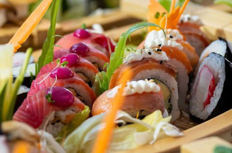 Japán bisztróélmény különleges sushi hajóval