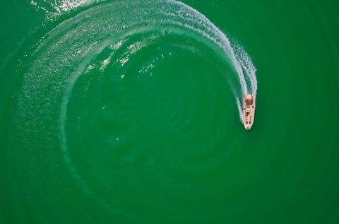 Motorcsónakos adrenalin túra a Balaton hullámain