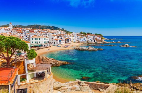 Tengerparti nyaralás Costa Braván repülővel