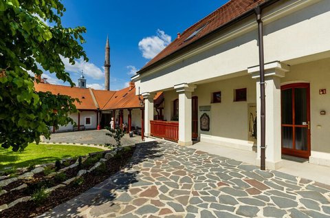 Pihenés az Egri vár lábánál