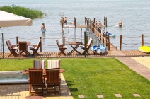 Luxus és wellness a Balaton partján! 3 nap, 2 éjszaka 2 fő részére önellátással, jacuzzi és szauna használattal, saját stranddal Siófokon (június 15-ig, május 1-től szezonfelárral)