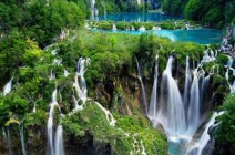 Fedezd fel a Plitvicei-tavak káprázatos vízeséseit! 1 napos buszos kirándulás a Nemzeti Parkhoz 1 fő részére május 10-én vagy 24-én (+ a belépő ára)