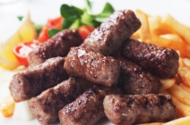 Szeged: 2 adag szerb csevap vagy pljeskavica körettel a Classic Cafe Szerb Étteremben