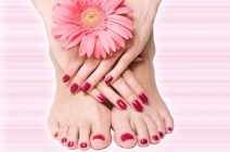 Gél lakk kézre és lábra esztétikai manikűrrel és pedikűrrel a Jászai Mari térnél