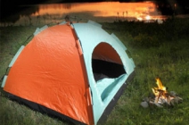 Villámgyorsan felállítható, vízálló 4 személyes sátor beépített összecsúsztatható masszív merevítőkkel, szúnyoghálós ajtóval, füles kistáskában (200x200x135 cm)