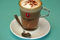 Koffeinvarázs a város szívében! 4 db választható különleges olasz Lamborghini kávé + 50% kedvezmény étel- és italfogyasztásra