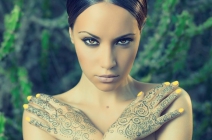 15-20 cm-es testfestés hennával és professzionális testfestő palettával, nonfiguratív, Tribal és mauri mintákkal