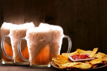 4 korsó 0,5 l-es Staropramen + 4 tál nachos sajtszósszal vagy salsa szósszal