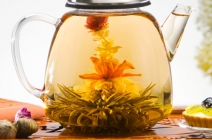 Kápráztasd el vendégeidet! 5 db különböző virágzó teagolyó díszcsomagolásban