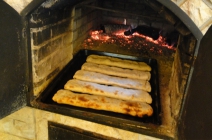 Húsvéti vendégvárás Gyöngyösön! Főtt sonka, tojás tormával, kemencében sült kenyér, sült oldalas és barackos-túrós rétes 4.500 Ft helyett 2.700 Ft-ért a farkasmályi Regélő Borház Csárdában (április 9-én)