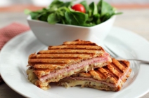 Élvezd az olasz ízeket! 1 db mákos, almás, túrós vagy meggyes rétes + 1 db panini szendvics választható feltéttel + 1 csésze Lamborghini cafe latte, capuccino vagy presszó kávé