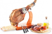 4 kg Jamon Serrano de Bodega sonka 1 kg kolbászválogatással, fiókos sonkatartóval, 2 késsel, 1 élezővel

