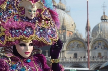 Élvezd a karneváli forgatagot Velencében! Buszos utazás 1 fő részére idegenvezetéssel, szigettúrával Murano és Burano szigetére (2015.02.13-15., + hajózás és behajtás díja)