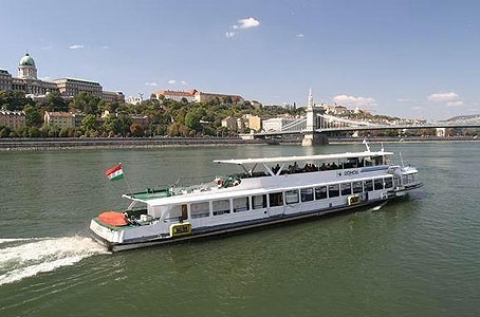 Családi sétahajózás a legszebb Duna szakaszon