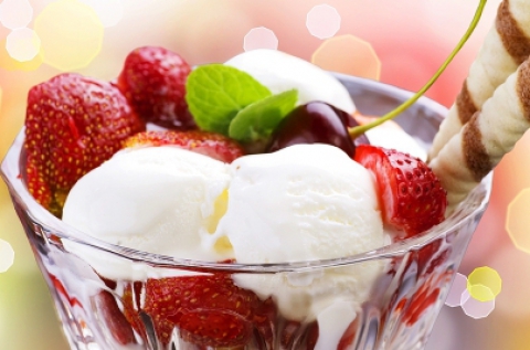 2 fagylaltkehely a Ledina Cukrászdában