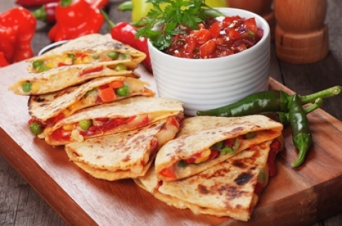 Többféle quesadilla fűszeres steakburgonyával