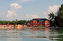 Balatoni pihenés hajós piknikkel! 2 éjszaka 2 fő részére reggelivel Balatonszemesen, a Rider Beach-en 65.900 Ft helyett 15.990 Ft-ért (vízibicikli használattal, hétvégi felár: 2.990 Ft, júliustól főszezoni felárral)