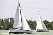 2 órás balatoni sétavitorlázás maximum 5 fő részére 25.000 Ft helyett 12.000 Ft-ért balatonlellei indulással, a Karsai Vitorlás Iskolától