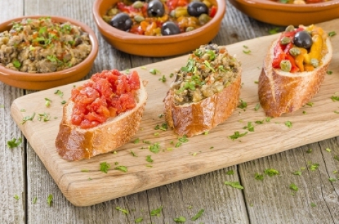 Tapas tál 2 főre 2x2 dl borral