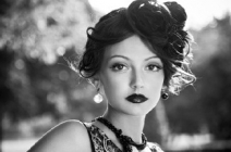 Frizuravarázs Marilyn Monroe és Audrey Hepburn nyomában! Retró frizura elkészítése hajhossztól függetlenül