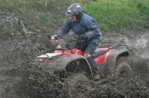 1 óra quadozás kijelölt pályán étkezéssel és hűsítő itallal Sóskúton