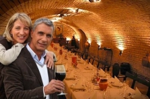 Kecskemét: Borkóstoló 2 fő részére 5 fajta borból a Fáklyás Pincében