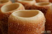 3 db ínycsiklandó, friss, ropogós kürtőskalács hagyományos, csokigolyós és aszalt áfonyás ízben