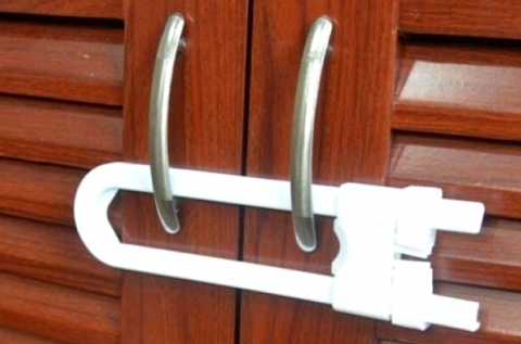 Műanyag gyerekzár szekrényre