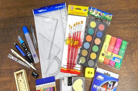 70 db-os iskolakezdő csomag fa tolltartóval