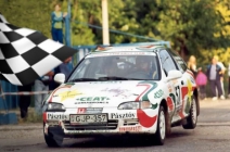 Száguldj egy 180 lóerős Honda Civic VTI versenyautóval! 10 körös élményvezetés + 2 kör utasként profi versenyző mellett